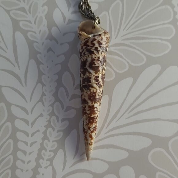 Vintage 70s Seashell Pendant Necklace - Picture 2 of 3